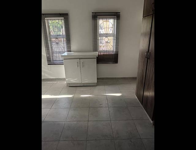 1 BEDROOM PROPERTY TO RENT IN NEWLANDS WEST